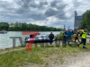 Beide Besatzungsmitglieder können sich an Land retten - Beide Personen gelten als leicht verletzt - Großaufgebot an Rettungskräften im Einsatz - Ölteppich verteilt sich auf Kanal - Schifffahrtsstaße komplett gesperrt - Taucher im Einsatz - Bergung bereits angelaufen: 