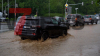 Gewitterfront erwischt die Region Lippe um Detmold eiskalt und lässt Strassen überfluten und Gräben zu reissenden Strömen heranwachsen - Feuerwehr, THW und Polizei im Dauereinsatz: Teils kräftige Gewitter ziehen über OWL hinweg und sorgen für Überschwemmungen. Für den Abend rechnet der Deutsche Wetterdienst weiter mit Gewittern und Unwetter