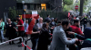 Über 1000 türkische Staatsbürger kamen am Abend zum türkischen Generalkonsulat in der Spandauer Heerstraße um ihre Stimme zum zweiten Wahlgang abgeben. : 