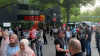 Über 1000 türkische Staatsbürger kamen am Abend zum türkischen Generalkonsulat in der Spandauer Heerstraße um ihre Stimme zum zweiten Wahlgang abgeben. : 