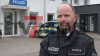 16-jähriger Schüler durch 17-jährigen Schüler niedergestochen und schwer verletzt - Ermittlungen zu den Hintergründen laufen - Polizei befindet sich auf Schulgelände - Spurensicherung bei der Arbeit - Kriseninterventionsteam betreut Lehrer und Schüler - Unterricht abgebrochen - 17-Jähriger vorläufig festgenommen: 