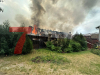 Kinderspielparadies Karls Erlebnishof war zum Zeitpunkt des Brandes voll besucht und musste evakuiert werden - Feuerwehr spricht von 9 verletzten Personen: Ein Feuerwehrmann wurde verletzt (On Tape)
