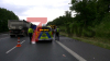 Lkw verliert Ladung: Schlachtabfälle auf der A33 - Sperrung zwischen Bielefeld und Schloß Holte-Stukenbrock - mehr als eine Tonne Schlachtabfälle vom Schwein auf rechter Fahrspur verteilt - vermutlich durch eine defekte Ladeklappe ausgelöst: Fahrbahn muss aufwendig gereinigt werden