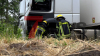 Verirrter Lastwagen auf gesperrter Bundesstraße - Wendemanöver führt zu Brand - Knochentrockener Grünstreifen fängt Feuer - Schnelle Reaktion der Feuerwehr verhindert Schlimmeres - Polizei bestätigt: Fahrer hatte gesperrten Bereich befahren: 