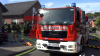 Mehrere Trupps unter Atemschutz im Einsatz - Berufs- und Freiwillige Feuerwehr im Einsatz - Große Rauchsäule über dem Bereich - Keine Mitteilungen über verletzte Personen - Brand drohte auf weitere Gartenhäuser überzugreifen - Polizei ermittelt zur Brandursache: Wir haben das in Vollbrand stehende Gartenhaus on tape