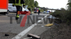 Auto, Kleintransporter und Wohnmobil kollidieren auf der A1 - Feuerwehr kann Entstehungsbrand an der Böschung schnell löschen - Glücklicherweise keiner eingeklemmt
Unfallhergang nicht bekannt - Feuerwehr braucht einige Zeit, um Unfallstelle zu sichten, die sich auf mehrere hundert Meter erstreckt - Rettungshubschrauber vor Ort: 