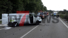 Auto, Kleintransporter und Wohnmobil kollidieren auf der A1 - Feuerwehr kann Entstehungsbrand an der Böschung schnell löschen - Glücklicherweise keiner eingeklemmt
Unfallhergang nicht bekannt - Feuerwehr braucht einige Zeit, um Unfallstelle zu sichten, die sich auf mehrere hundert Meter erstreckt - Rettungshubschrauber vor Ort: 
