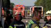 Auto, Kleintransporter und Wohnmobil kollidieren auf der A1 - Feuerwehr kann Entstehungsbrand an der Böschung schnell löschen - Glücklicherweise keiner eingeklemmt
Unfallhergang nicht bekannt - Feuerwehr braucht einige Zeit, um Unfallstelle zu sichten, die sich auf mehrere hundert Meter erstreckt - Rettungshubschrauber vor Ort: 