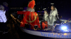 Mit dem Boot über die Vechte und dann mit der Kutsche zum Marktplatz - strahlende Kinderaugen und auch die Eltern freuen sich - Nikolaus verteilt Geschenke : 
