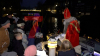 Mit dem Boot über die Vechte und dann mit der Kutsche zum Marktplatz - strahlende Kinderaugen und auch die Eltern freuen sich - Nikolaus verteilt Geschenke : 
