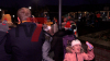 Mit dem Boot über die Vechte und dann mit der Kutsche zum Marktplatz - strahlende Kinderaugen und auch die Eltern freuen sich - Nikolaus verteilt Geschenke : 