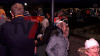 Mit dem Boot über die Vechte und dann mit der Kutsche zum Marktplatz - strahlende Kinderaugen und auch die Eltern freuen sich - Nikolaus verteilt Geschenke : 