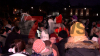 Mit dem Boot über die Vechte und dann mit der Kutsche zum Marktplatz - strahlende Kinderaugen und auch die Eltern freuen sich - Nikolaus verteilt Geschenke : 