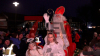 Mit dem Boot über die Vechte und dann mit der Kutsche zum Marktplatz - strahlende Kinderaugen und auch die Eltern freuen sich - Nikolaus verteilt Geschenke : 