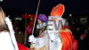 Mit dem Boot über die Vechte und dann mit der Kutsche zum Marktplatz - strahlende Kinderaugen und auch die Eltern freuen sich - Nikolaus verteilt Geschenke : 