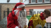 Der Nikolaus kommt mit Drehleiter und die Superhelden vom Dach - die Höhenretter der Berufsfeuer zaubern den kranken Kindern ein lächeln ins Gesicht - Nikolaus verschenkt süsses - Auch die Krankenschwestern bekommen Geschenke - Rundum eine gelungene Aktion: Wir haben die Bilder und O-Töne!