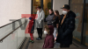 Der Nikolaus kommt mit Drehleiter und die Superhelden vom Dach - die Höhenretter der Berufsfeuer zaubern den kranken Kindern ein lächeln ins Gesicht - Nikolaus verschenkt süsses - Auch die Krankenschwestern bekommen Geschenke - Rundum eine gelungene Aktion: Wir haben die Bilder und O-Töne!