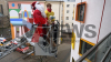 Der Nikolaus kommt mit Drehleiter und die Superhelden vom Dach - die Höhenretter der Berufsfeuer zaubern den kranken Kindern ein lächeln ins Gesicht - Nikolaus verschenkt süsses - Auch die Krankenschwestern bekommen Geschenke - Rundum eine gelungene Aktion: Wir haben die Bilder und O-Töne!