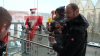 Der Nikolaus kommt mit Drehleiter und die Superhelden vom Dach - die Höhenretter der Berufsfeuer zaubern den kranken Kindern ein lächeln ins Gesicht - Nikolaus verschenkt süsses - Auch die Krankenschwestern bekommen Geschenke - Rundum eine gelungene Aktion: Wir haben die Bilder und O-Töne!