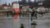 Ortsspitze von Passau immer noch überschwemmt - Zum teil unbegehbar - Wasser reicht noch bis an die Haustüren - Es gilt die dritte von vier Meldestufen - "Situation sieht sehr bedrohlich aus" schildern uns die Menschen - "dieses Jahr haben wir das dritte mal Hochwasser." - wir machen uns: Wir haben mehrere O-Töne mit Betroffenen!