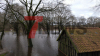 Feuerwehr errichtet einen Damm um die Straßen zu schützen - Teil der Bundesstraße B402 weggebrochen - Zeltplätze und weitere Objekte sind vom Wasser eingenommen - O-Ton Platzwart Haselünne: 