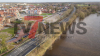 Feuerwehr errichtet einen Damm um die Straßen zu schützen - Teil der Bundesstraße B402 weggebrochen - Zeltplätze und weitere Objekte sind vom Wasser eingenommen - O-Ton Platzwart Haselünne: 