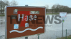 Feuerwehr errichtet einen Damm um die Straßen zu schützen - Teil der Bundesstraße B402 weggebrochen - Zeltplätze und weitere Objekte sind vom Wasser eingenommen - O-Ton Platzwart Haselünne: 