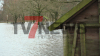 Feuerwehr errichtet einen Damm um die Straßen zu schützen - Teil der Bundesstraße B402 weggebrochen - Zeltplätze und weitere Objekte sind vom Wasser eingenommen - O-Ton Platzwart Haselünne: 
