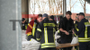 Feuerwehr errichtet einen Damm um die Straßen zu schützen - Teil der Bundesstraße B402 weggebrochen - Zeltplätze und weitere Objekte sind vom Wasser eingenommen - O-Ton Platzwart Haselünne: 