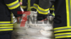 Feuerwehr errichtet einen Damm um die Straßen zu schützen - Teil der Bundesstraße B402 weggebrochen - Zeltplätze und weitere Objekte sind vom Wasser eingenommen - O-Ton Platzwart Haselünne: 
