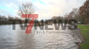 Feuerwehr errichtet einen Damm um die Straßen zu schützen - Teil der Bundesstraße B402 weggebrochen - Zeltplätze und weitere Objekte sind vom Wasser eingenommen - O-Ton Platzwart Haselünne: 
