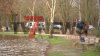 Feuerwehr errichtet einen Damm um die Straßen zu schützen - Teil der Bundesstraße B402 weggebrochen - Zeltplätze und weitere Objekte sind vom Wasser eingenommen - O-Ton Platzwart Haselünne: 