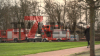 Feuerwehr errichtet einen Damm um die Straßen zu schützen - Teil der Bundesstraße B402 weggebrochen - Zeltplätze und weitere Objekte sind vom Wasser eingenommen - O-Ton Platzwart Haselünne: 