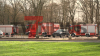 Feuerwehr errichtet einen Damm um die Straßen zu schützen - Teil der Bundesstraße B402 weggebrochen - Zeltplätze und weitere Objekte sind vom Wasser eingenommen - O-Ton Platzwart Haselünne: 