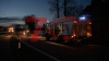 Feuerwehr errichtet einen Damm um die Straßen zu schützen - Teil der Bundesstraße B402 weggebrochen - Zeltplätze und weitere Objekte sind vom Wasser eingenommen - O-Ton Platzwart Haselünne: 