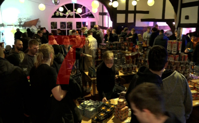 Pyro-Party mit Midnight-Shopping - erst die Feier mit Freigetränken und dann pünktlich um 00:00 Uhr der Startschuss zum Kauf der Feuerwerkskörper - hunderte Menschen stehen schlange - bis zu 3500€ geben sie aus : Wir haben mit den Menschen gesprochen und sie beim Kauf begleitet!