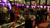 Pyro-Party mit Midnight-Shopping - erst die Feier mit Freigetränken und dann pünktlich um 00:00 Uhr der Startschuss zum Kauf der Feuerwerkskörper - hunderte Menschen stehen schlange - bis zu 3500€ geben sie aus : Wir haben mit den Menschen gesprochen und sie beim Kauf begleitet!