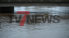Reißende Stromschnellen - verbarrikadierte Kellerfenster - wasserführende Schläuche aus Kellerfenstern - weiterer Damm droht zu brechen - Einsatzkräfte verstärken ihn mit Sandsäcken - Radlader transportiert palettenweise Sandsäcke: Im O-Ton Anwohner , sie berichten von den Erlebnissen mit dem Hochwasser