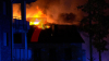 Flammen schlagen aus dem Dach eines Gasthofes - 50 Partygäste müssen aus Nebengebäude evakuiert werden und stehen unter Schock - Glücklicherweise waren keine Hotelgäste im Hotel - in Bramsche brennt ein Altkleidercontainer, Feuerwehr öffnet diesen, um ihn zu löschen, plötzlich explodiert eine Spraydose - Feuerwehrmann wird mit Brandverletzungen ins Krankenhaus gebracht
: Wir haben einen O-Ton von einem Partygast.