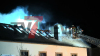 Flammen schlagen aus dem Dach eines Gasthofes - 50 Partygäste müssen aus Nebengebäude evakuiert werden und stehen unter Schock - Glücklicherweise waren keine Hotelgäste im Hotel - in Bramsche brennt ein Altkleidercontainer, Feuerwehr öffnet diesen, um ihn zu löschen, plötzlich explodiert eine Spraydose - Feuerwehrmann wird mit Brandverletzungen ins Krankenhaus gebracht
: Wir haben einen O-Ton von einem Partygast.
