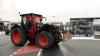 Mehere Landwirte treffen sich auf dem Messeplatz - Verkehrsbehinderungen in Teilen von Passau : "Immer mehr Bauern sterben die ganzen Jahre, es interessiert irgendwie keinen"