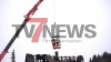 : Nachbarn bemerken das Feuer klingeln das ältere Ehepaar wach und retten diesen dadurch das Leben – Einsatzstelle rund 100 Meter vom Gerätehaus des Löschzuges Lügde - Feuerwehr mit Großaufgebot im Einsatz - zwei Drehleiter im Einsatz – Feuerwehr arbeitet aus Personenkorb am Autokran - Brandursache und entstandener Sachschaden noch unklar