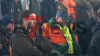 Lohnunternehmer und Privatpersonen zeigen Solidarität - Anreise per Sternfahrt - Livestream der Kundgebung am Brendenburger Tor - Großaufgebot an Traktoren - um die 350 Personen: "die müssen mal wieder aufs Land und sich mal anhören, was hier so passiert"(...) - 