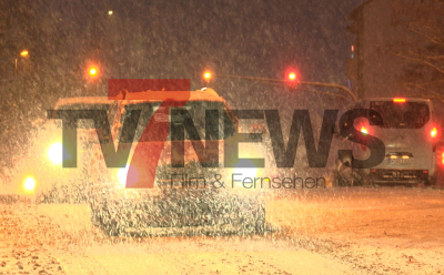 Abendimpressionen vom Schneechaos in Wuppertal: Busverkehr eingestellt, rutschige Straßen und Menschen warten vergeblich - Winterdienst im Dauereinsatz : Teil 2 nun verfügbar!