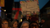 Marktplatz füllt sich weniger Minuten - Veranstalter freuen sich über die große Anteilnahme der Bürger - Veranstaltungsleiter lässt zwei Personen von der Demonstration entfernen: "Es macht uns stolz zu sehen, wie viele Personen hier sind"(...)