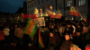Marktplatz füllt sich weniger Minuten - Veranstalter freuen sich über die große Anteilnahme der Bürger - Veranstaltungsleiter lässt zwei Personen von der Demonstration entfernen: "Es macht uns stolz zu sehen, wie viele Personen hier sind"(...)