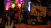 Marktplatz füllt sich weniger Minuten - Veranstalter freuen sich über die große Anteilnahme der Bürger - Veranstaltungsleiter lässt zwei Personen von der Demonstration entfernen: "Es macht uns stolz zu sehen, wie viele Personen hier sind"(...)