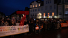 Marktplatz füllt sich weniger Minuten - Veranstalter freuen sich über die große Anteilnahme der Bürger - Veranstaltungsleiter lässt zwei Personen von der Demonstration entfernen: "Es macht uns stolz zu sehen, wie viele Personen hier sind"(...)