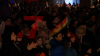 Marktplatz füllt sich weniger Minuten - Veranstalter freuen sich über die große Anteilnahme der Bürger - Veranstaltungsleiter lässt zwei Personen von der Demonstration entfernen: "Es macht uns stolz zu sehen, wie viele Personen hier sind"(...)