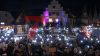 Marktplatz füllt sich weniger Minuten - Veranstalter freuen sich über die große Anteilnahme der Bürger - Veranstaltungsleiter lässt zwei Personen von der Demonstration entfernen: "Es macht uns stolz zu sehen, wie viele Personen hier sind"(...)